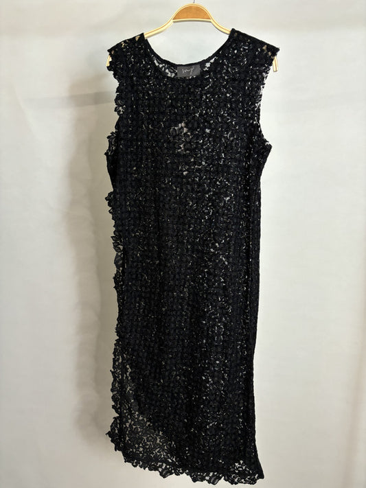 / black sleeveless dress