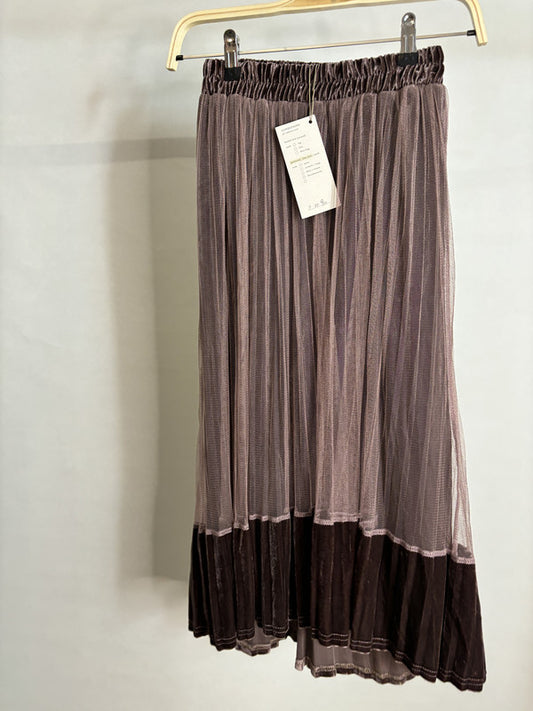 / dusty pink velvet skirt