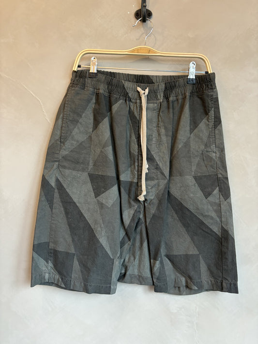 DRKSHDW army green polygon print shorts