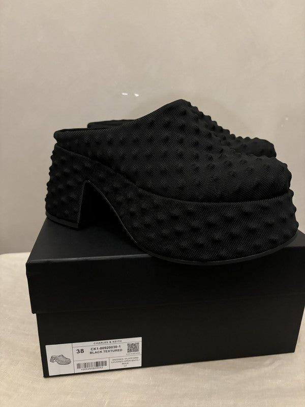 charles & keith x chet to Black Textured Mule