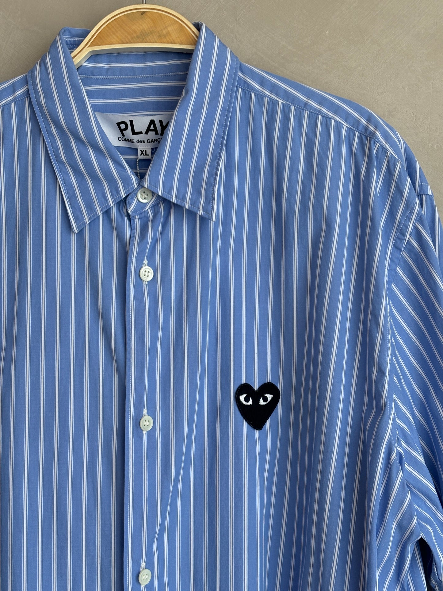 comme des garcon PLAY HEART EMBROIDERED STRIPED SHORT SLEEVE SHIRT